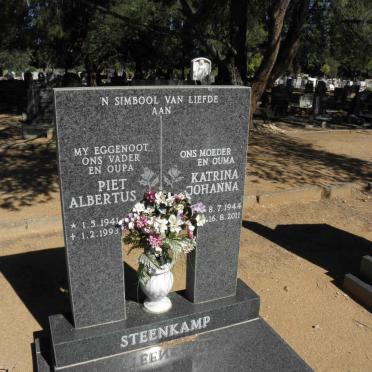 STEENKAMP Piet Albertus 1941-1993 &amp; Katrina Johanna 1944-2011