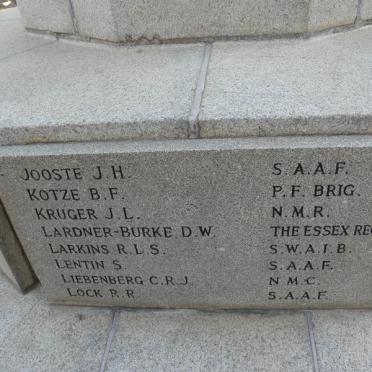 08. War Memorial 
