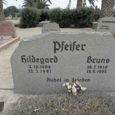 PFEIFER Bruno 1910-1988 &amp; Hildegard 1909-1991
