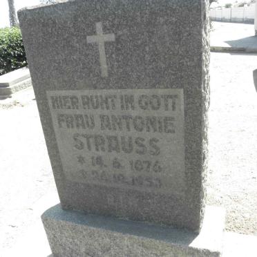 STRAUSS Antonie 1876-1953