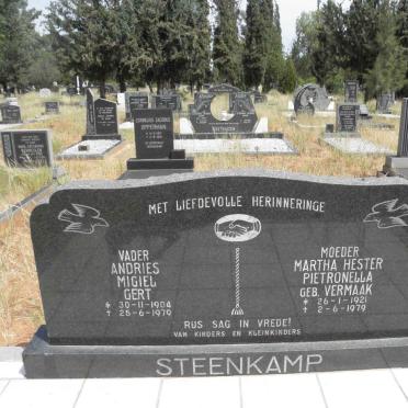STEENKAMP Andries Migiel Gert 1904-1979 &amp; Martha Hester Petronella VERMAAK 1921-1979