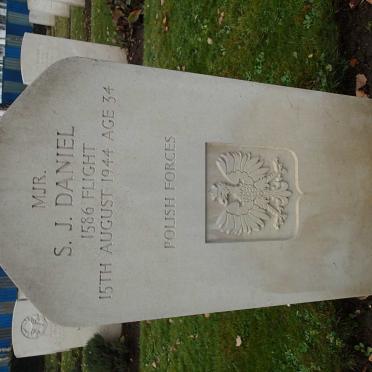 DANIEL S.J. -1944