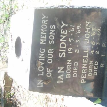 HINZE Ian Sidney 1961-1939 :: HINZE Pernell John 1963-1969