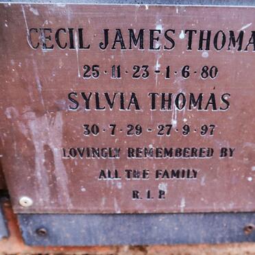 THOMAS Cecil James 1923-1980 & Sylvia 1929-1997