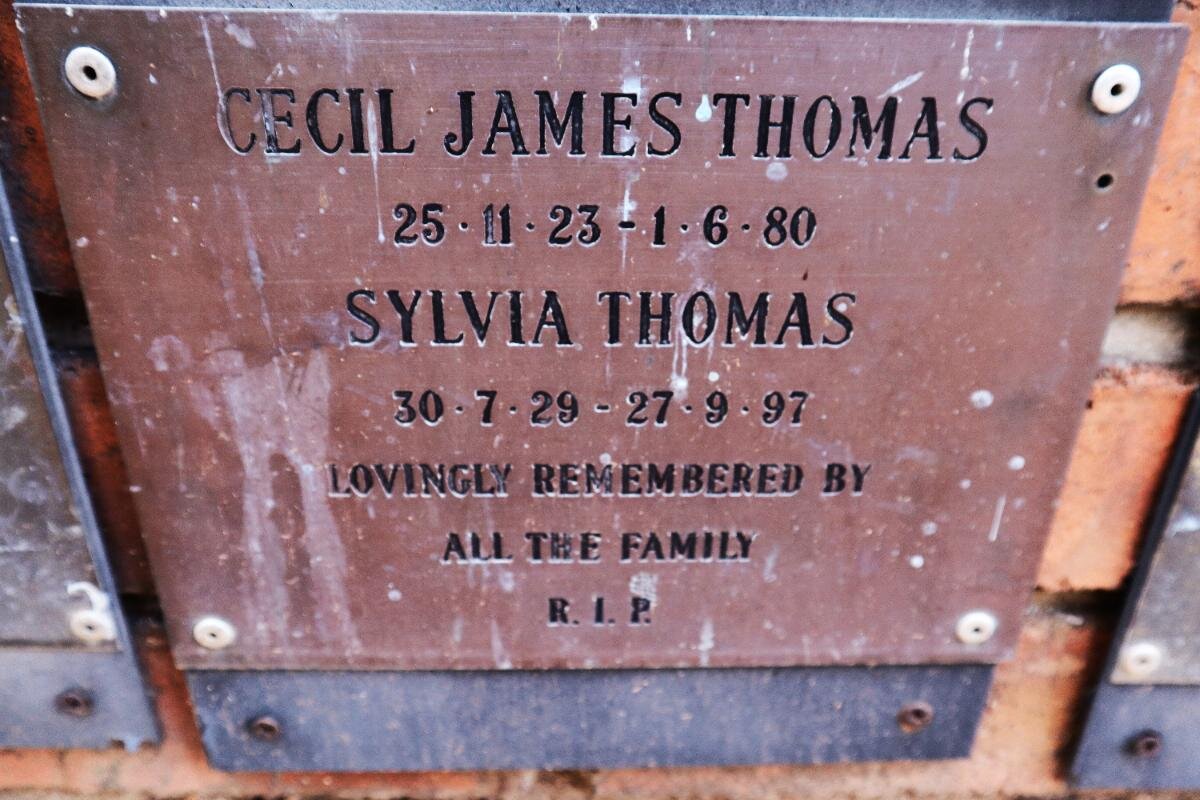 THOMAS Cecil James 1923-1980 & Sylvia 1929-1997