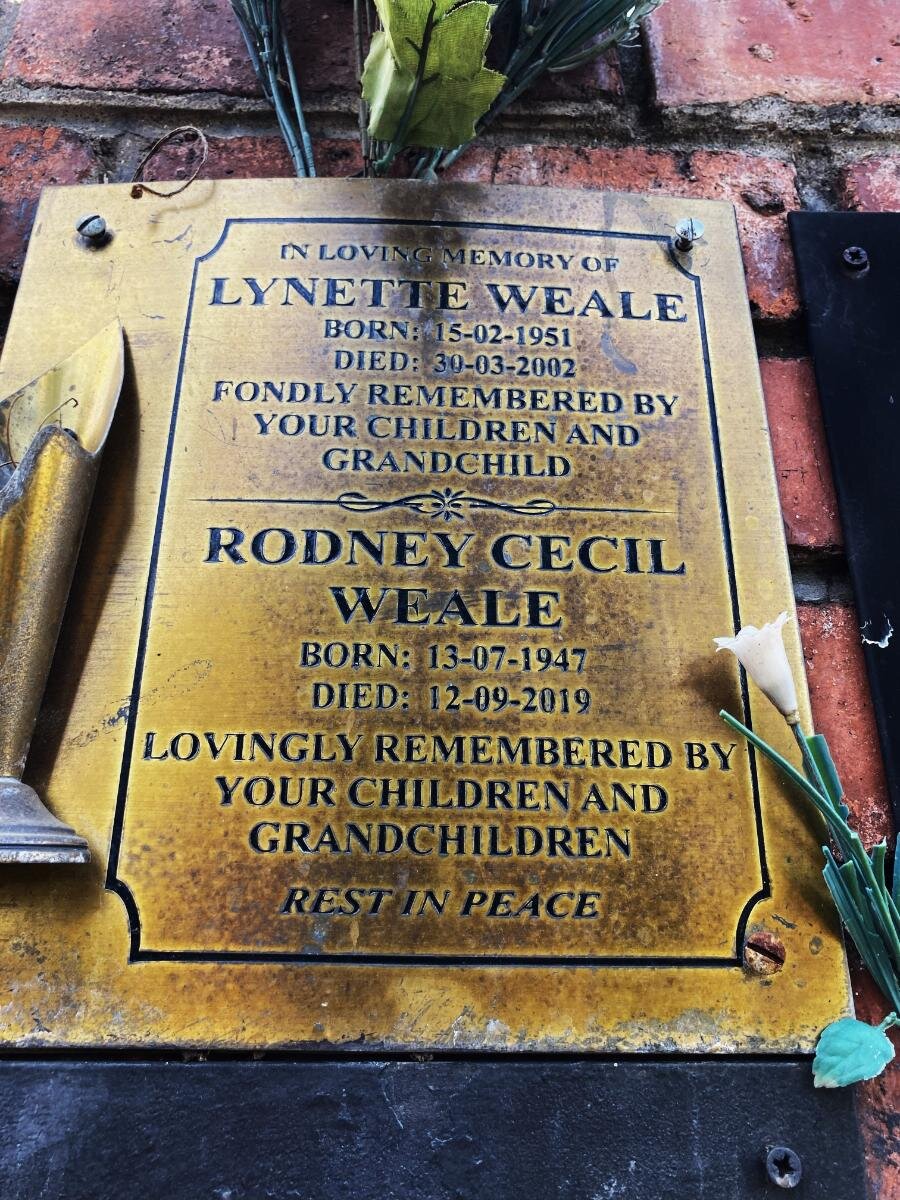 WEALE Rodney Cecil 1947-2019 & Lynette 1951-2002