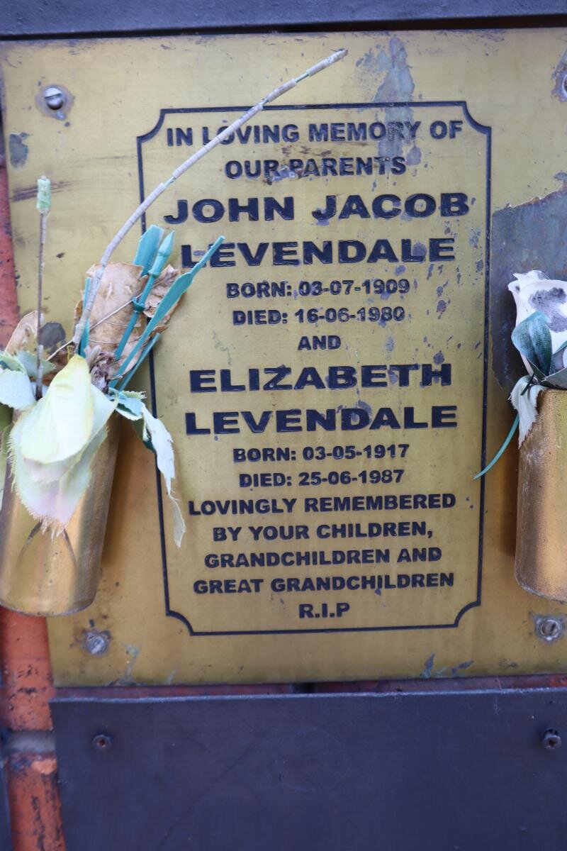 LEVENDALE John Jacob 1909-1980 & Elizabeth 1917-1987